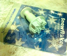 Dolci: Stampo ad espulsione fiocco di neve piccolo cm 2
